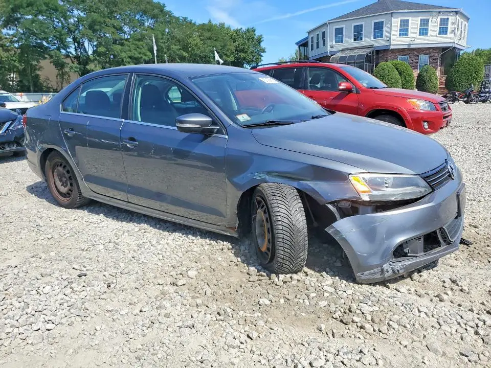 2013 VOLKSWAGEN JETTA SE  