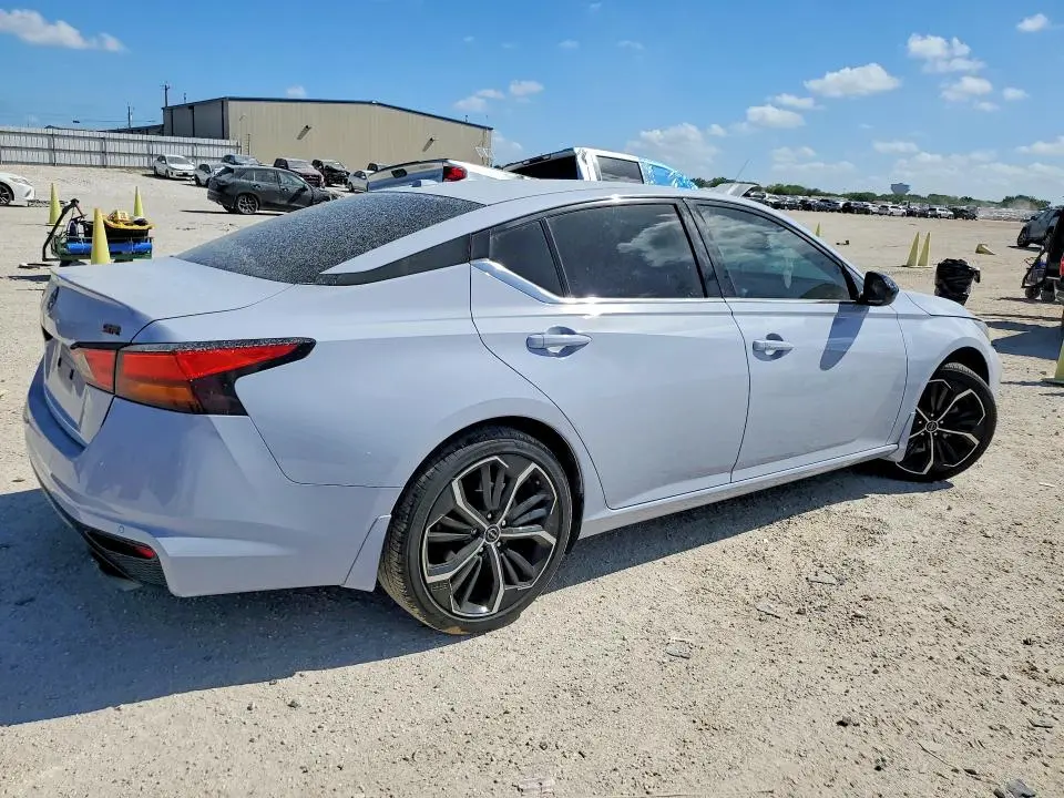 2024 NISSAN ALTIMA SR  