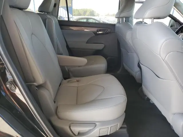 2022 TOYOTA HIGHLANDER LIMITED  