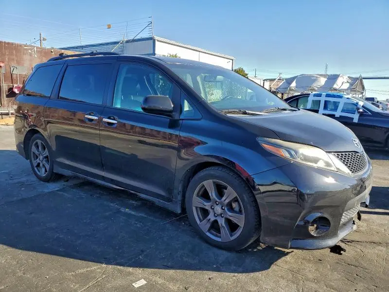 2017 TOYOTA SIENNA   