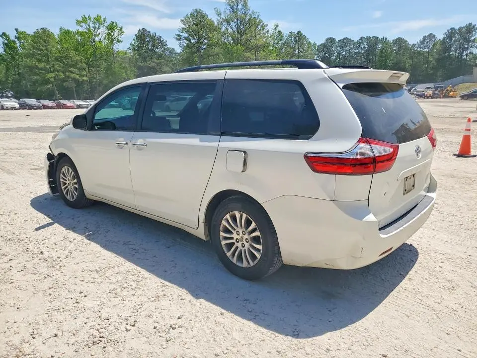2015 TOYOTA SIENNA XLE 8-PASSENGER  