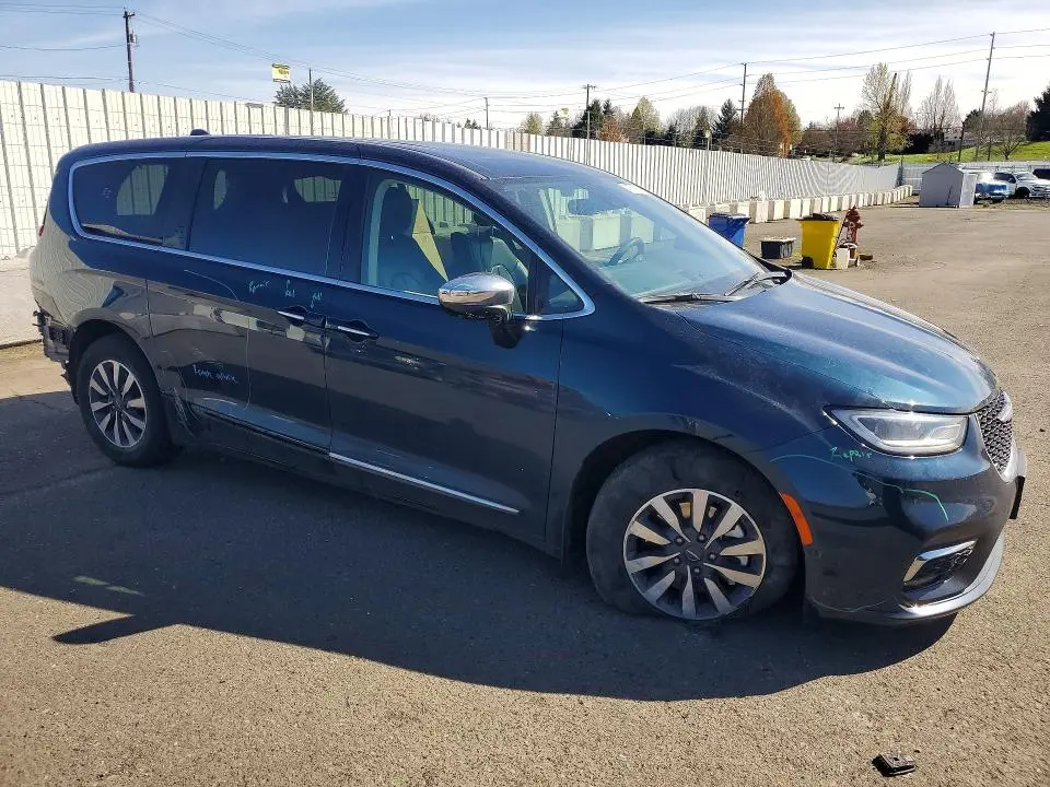 2023 CHRYSLER PACIFICA HYBRID LIMITED  