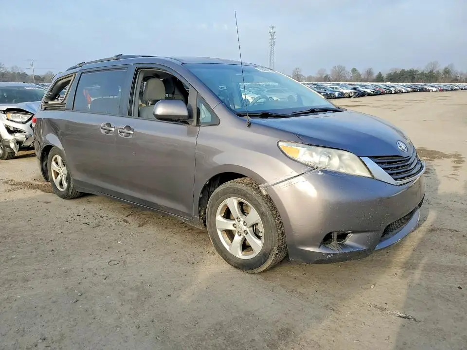 2012 TOYOTA SIENNA LE  