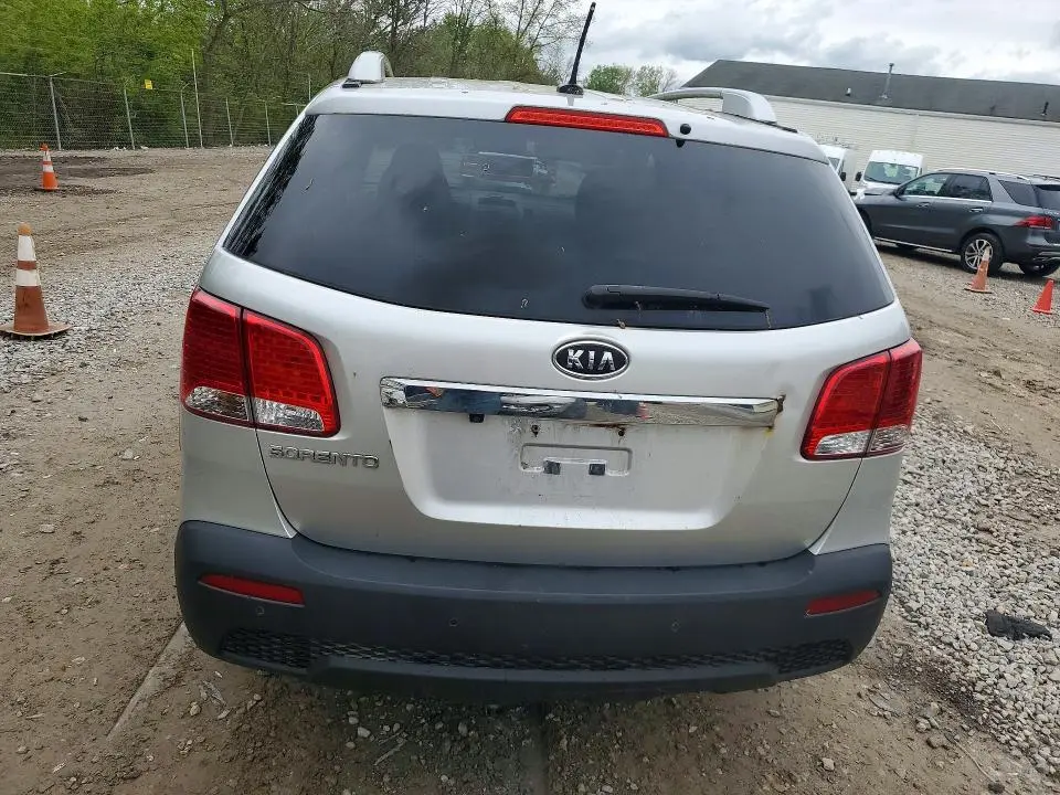 2011 KIA SORENTO LX  