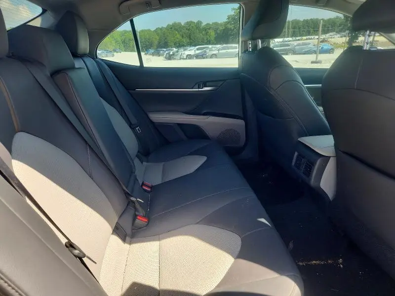 2020 TOYOTA CAMRY XLE  