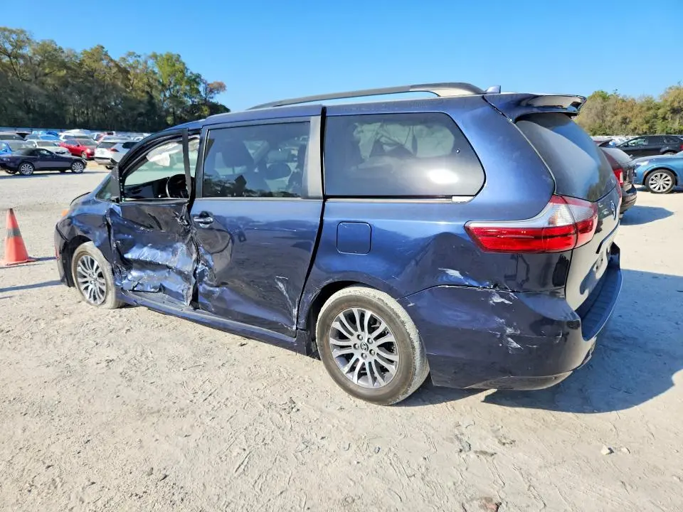 2019 TOYOTA SIENNA XLE 8-PASSENGER  