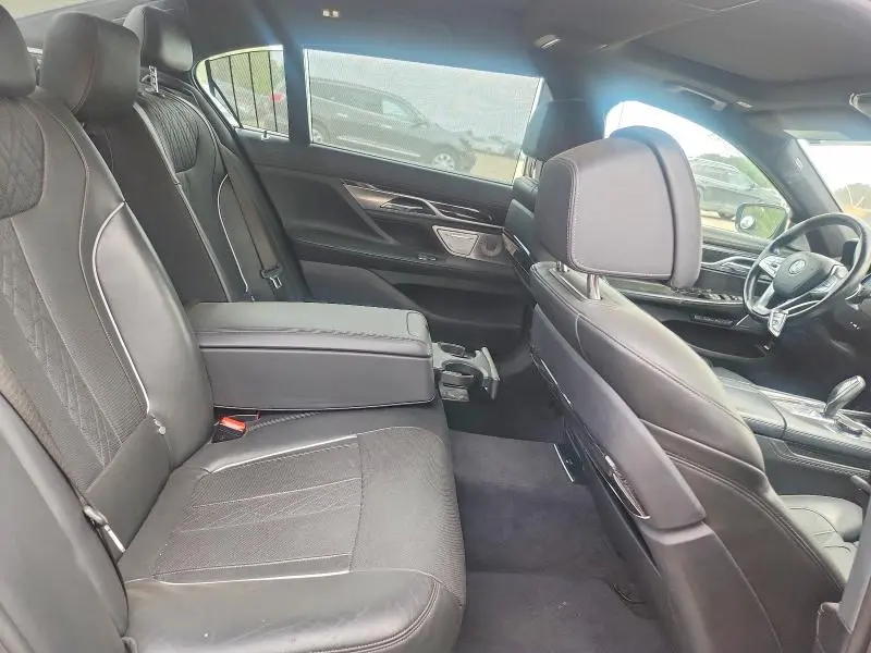 2017 BMW 750 XI  