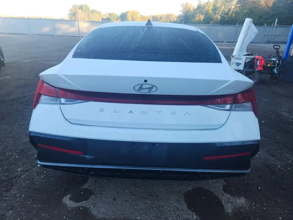 2024 HYUNDAI ELANTRA LUXURY  