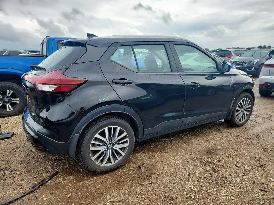 2021 NISSAN KICKS SV  