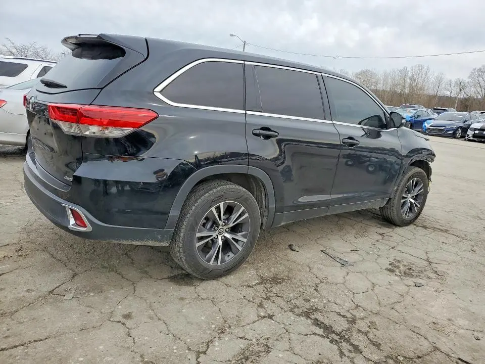 2019 TOYOTA HIGHLANDER LE  
