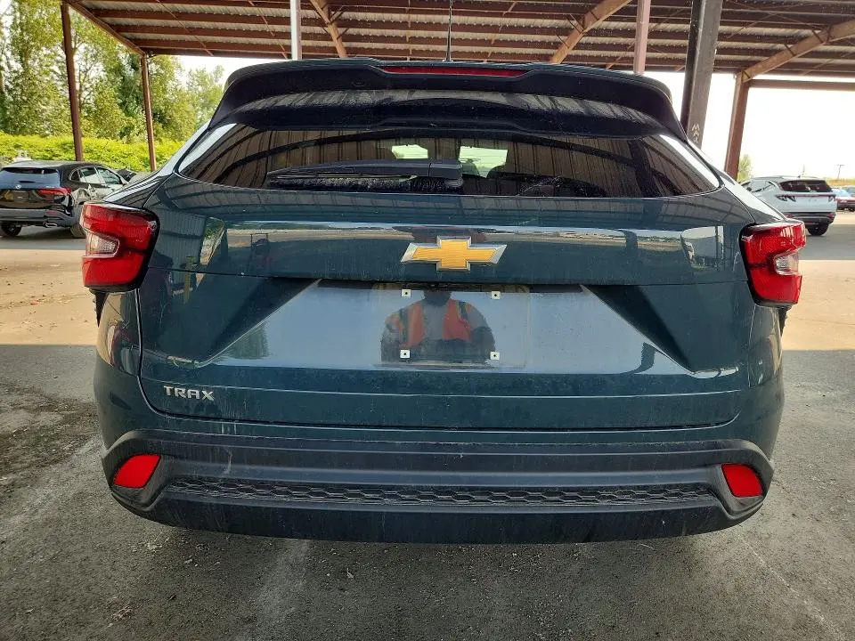 2025 CHEVROLET TRAX LS  