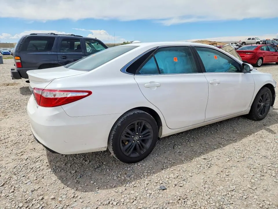 2015 TOYOTA CAMRY SE  