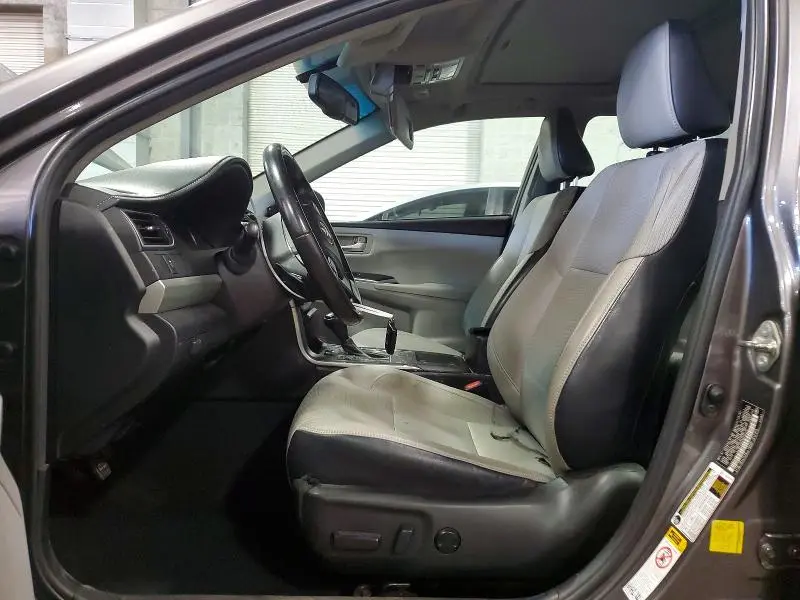 2016 TOYOTA CAMRY SE  
