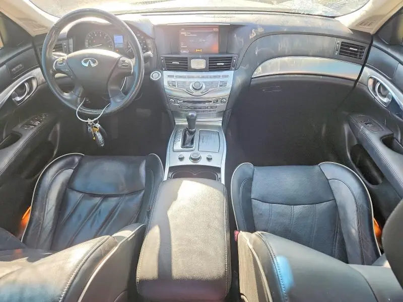 2017 INFINITI Q70 3.7  