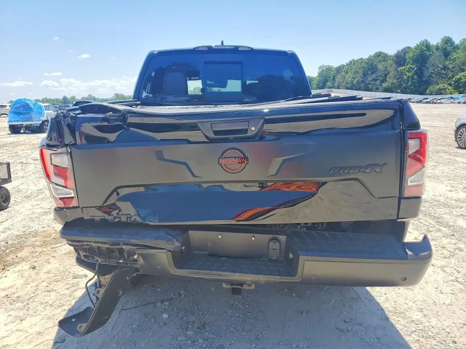 2024 NISSAN TITAN PRO-4X  