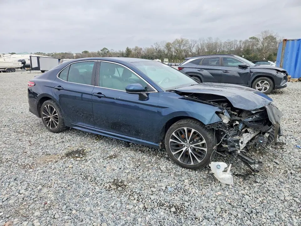 2018 TOYOTA CAMRY SE  