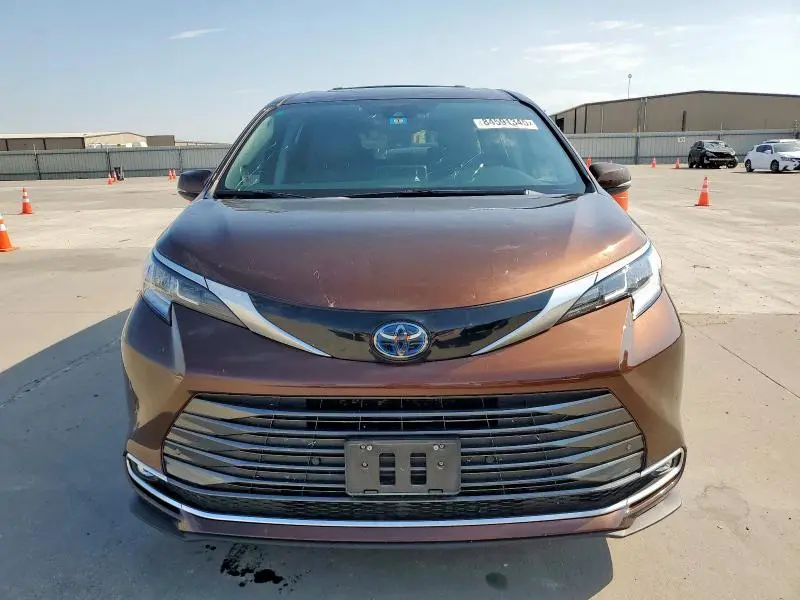 2023 TOYOTA SIENNA LIMITED  