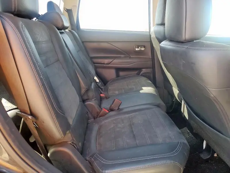 2019 MITSUBISHI OUTLANDER SE  