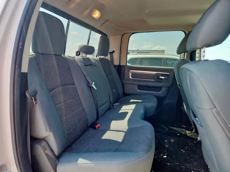 2016 RAM 1500 SLT  