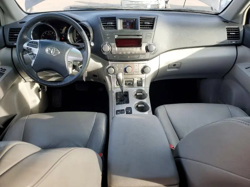 2012 TOYOTA HIGHLANDER SE  