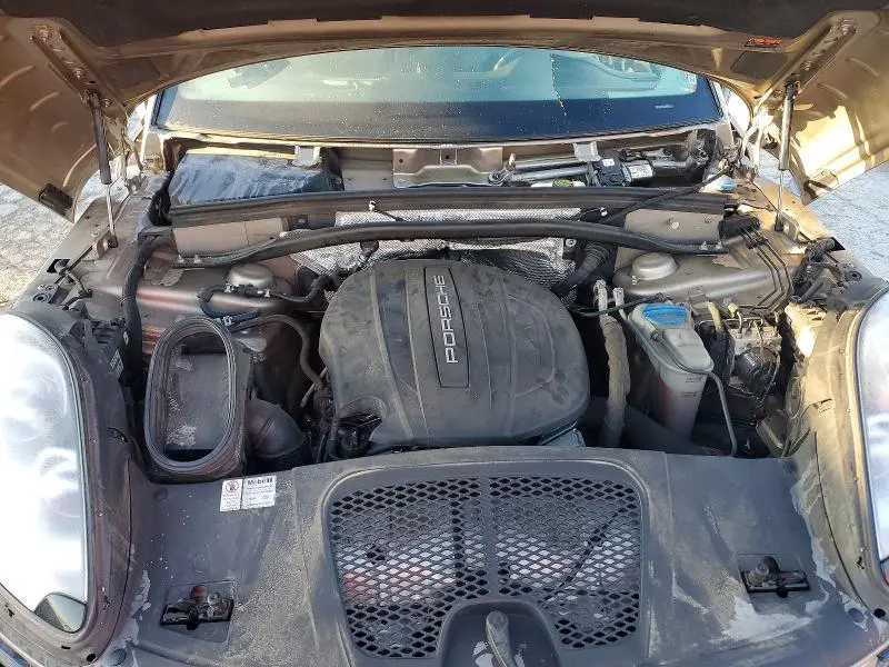 2018 PORSCHE MACAN   