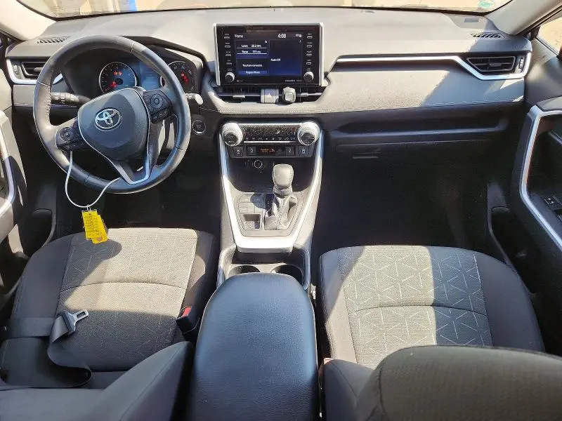 2021 TOYOTA RAV4 XLE  