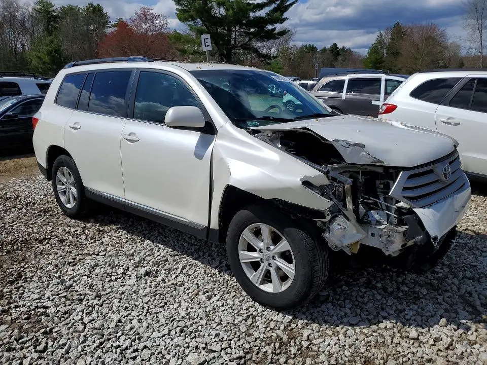 2013 TOYOTA HIGHLANDER SE  