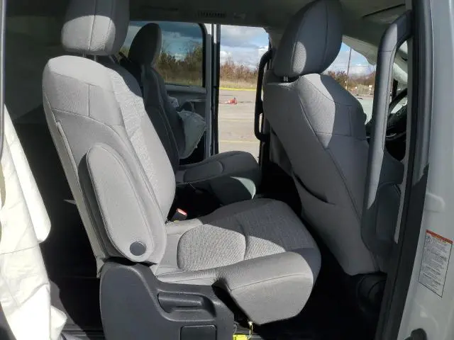 2022 TOYOTA SIENNA LE  