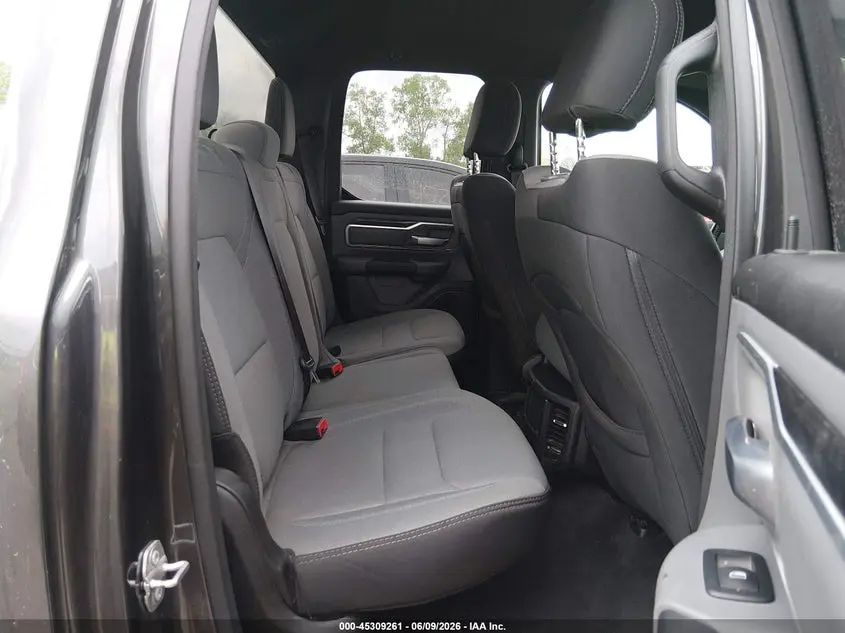 2022 RAM 1500 BIG HORN  4X4 6'4 BOX