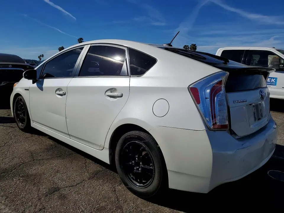 2014 TOYOTA PRIUS THREE  