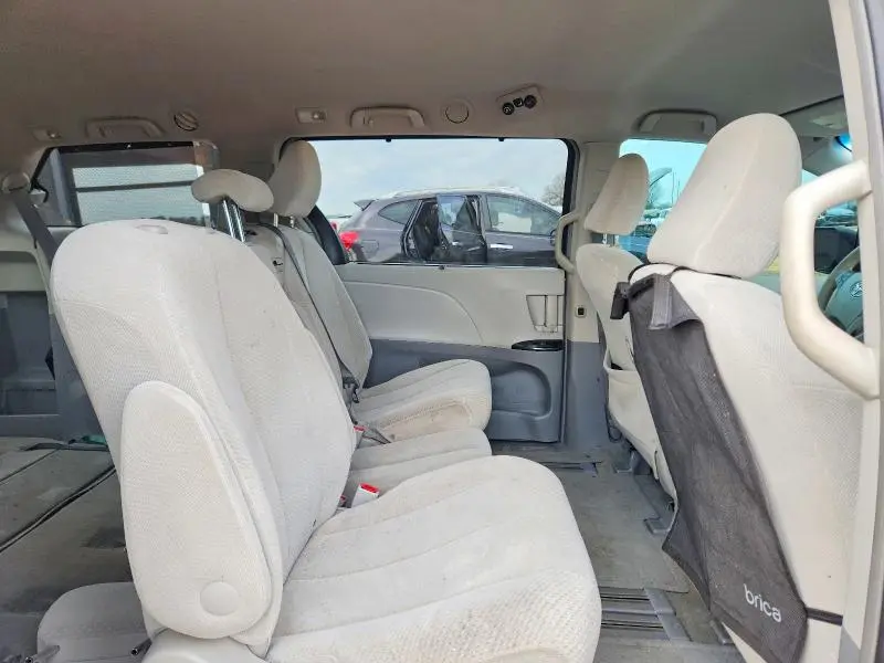 2011 TOYOTA SIENNA LE  