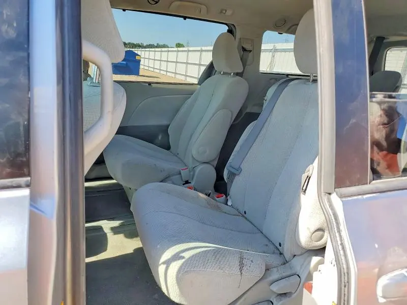 2011 TOYOTA SIENNA LE  