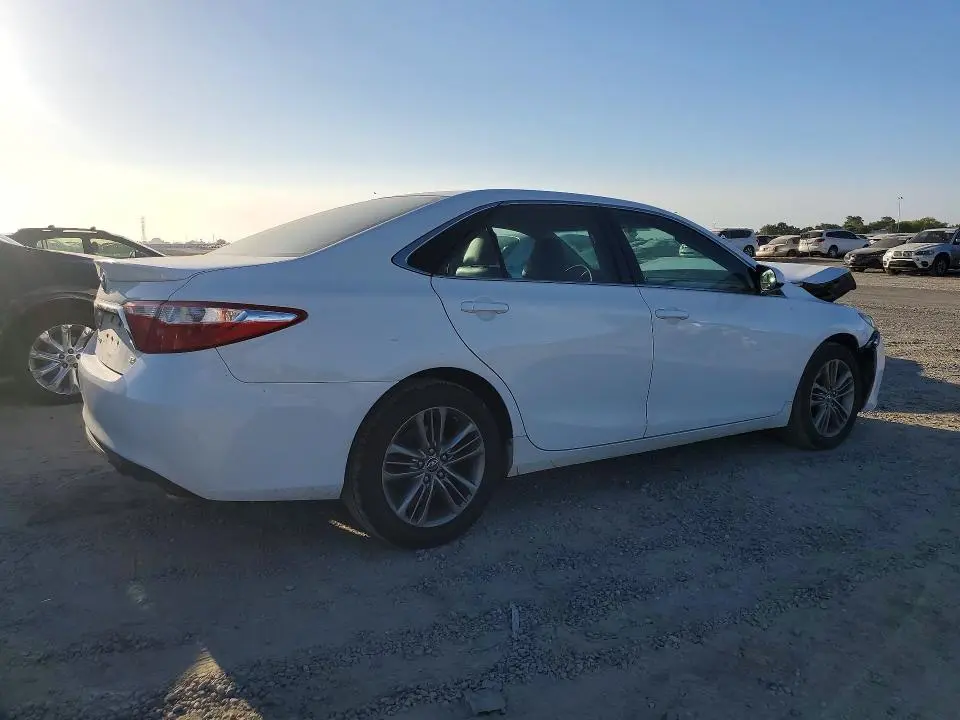 2015 TOYOTA CAMRY SE  