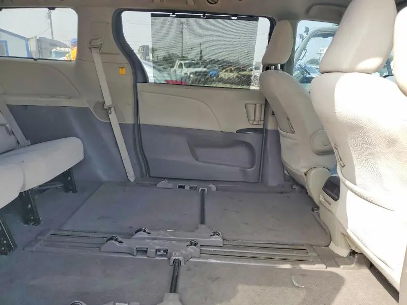 2011 TOYOTA SIENNA LE  