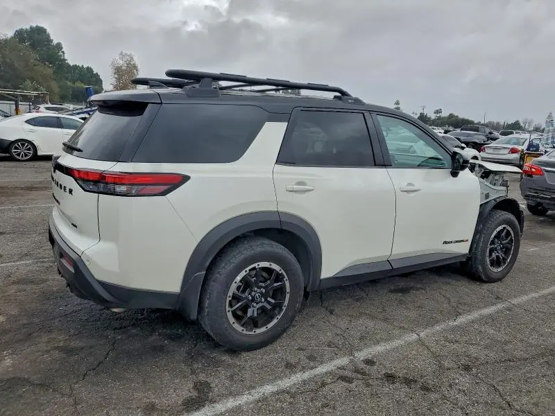 2023 NISSAN PATHFINDER SV  
