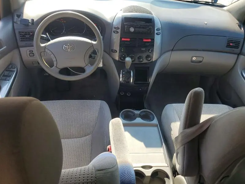 2010 TOYOTA SIENNA LE 8-PASSENGER  
