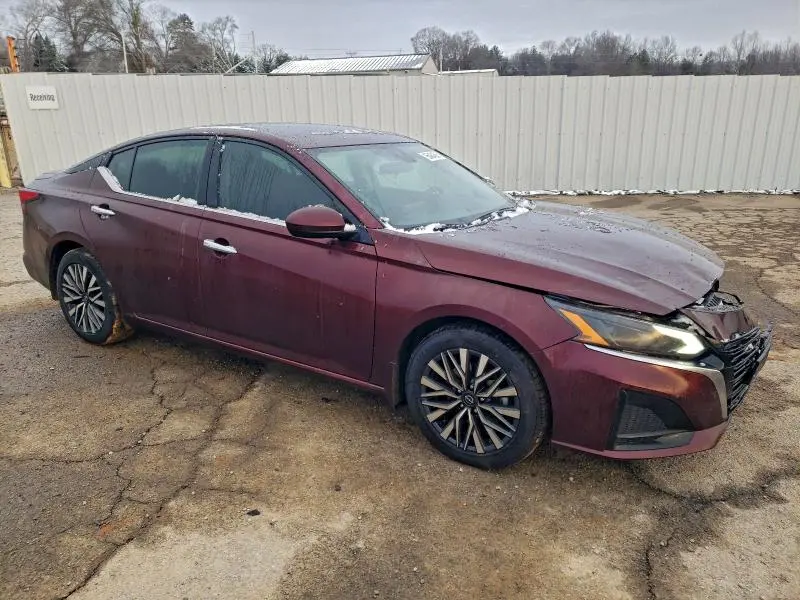 2023 NISSAN ALTIMA SV  