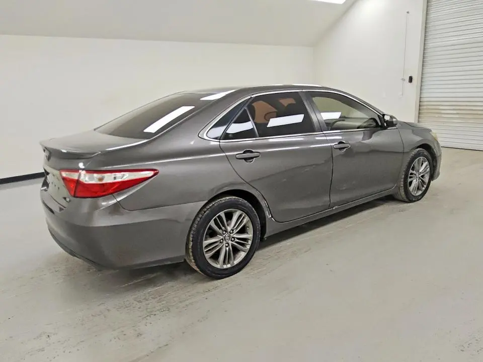 2015 TOYOTA CAMRY SE  