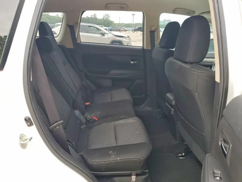 2018 MITSUBISHI OUTLANDER SE  