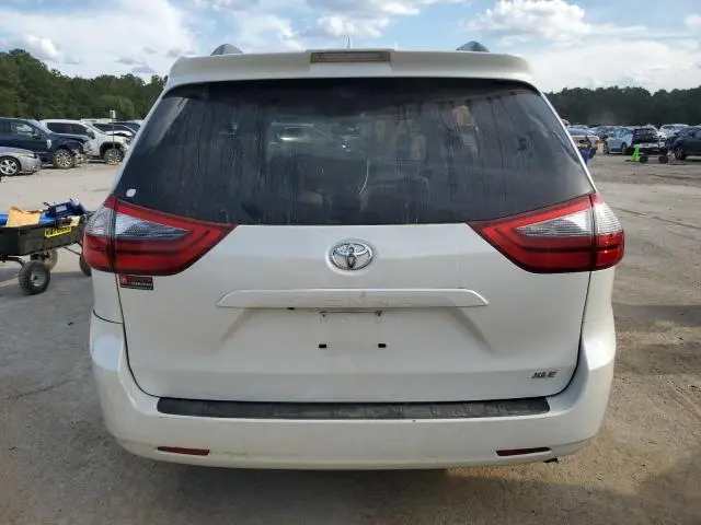 2020 TOYOTA SIENNA XLE
