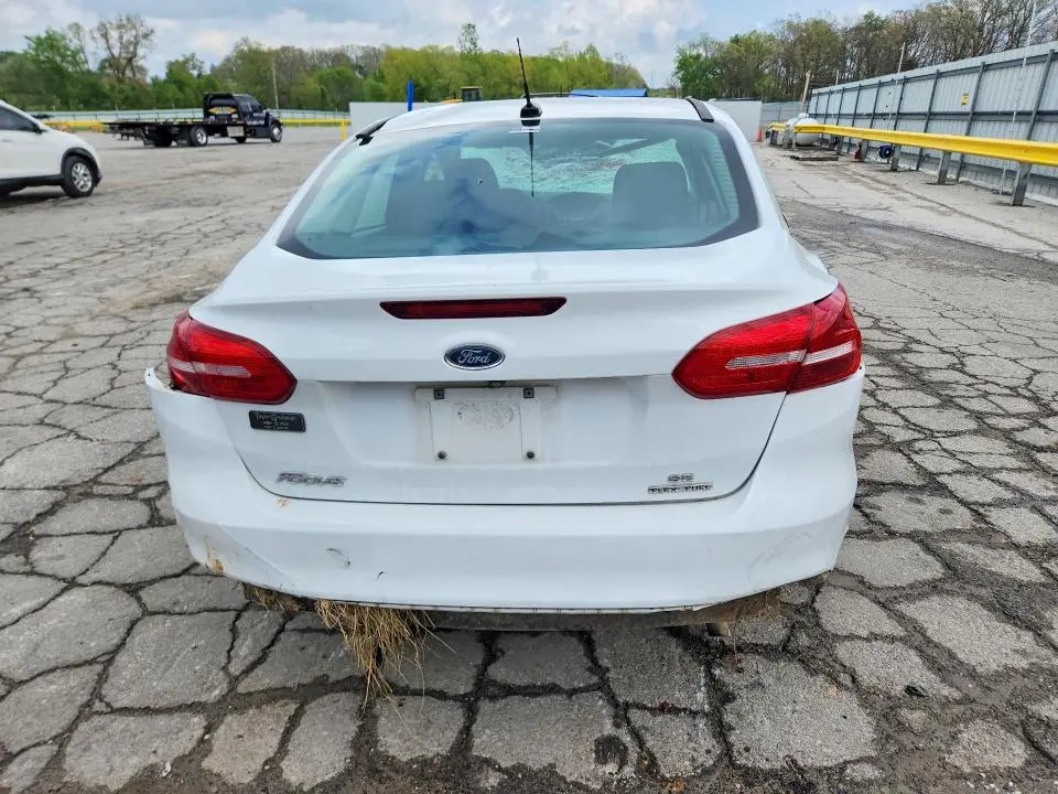 2015 FORD FOCUS SE  
