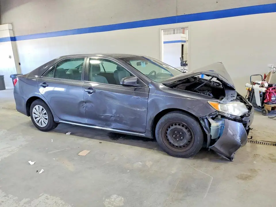 2014 TOYOTA CAMRY LE  