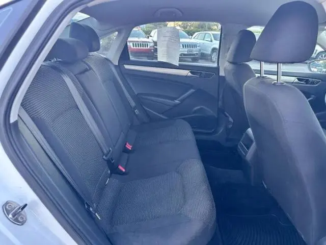 2016 VOLKSWAGEN PASSAT S  