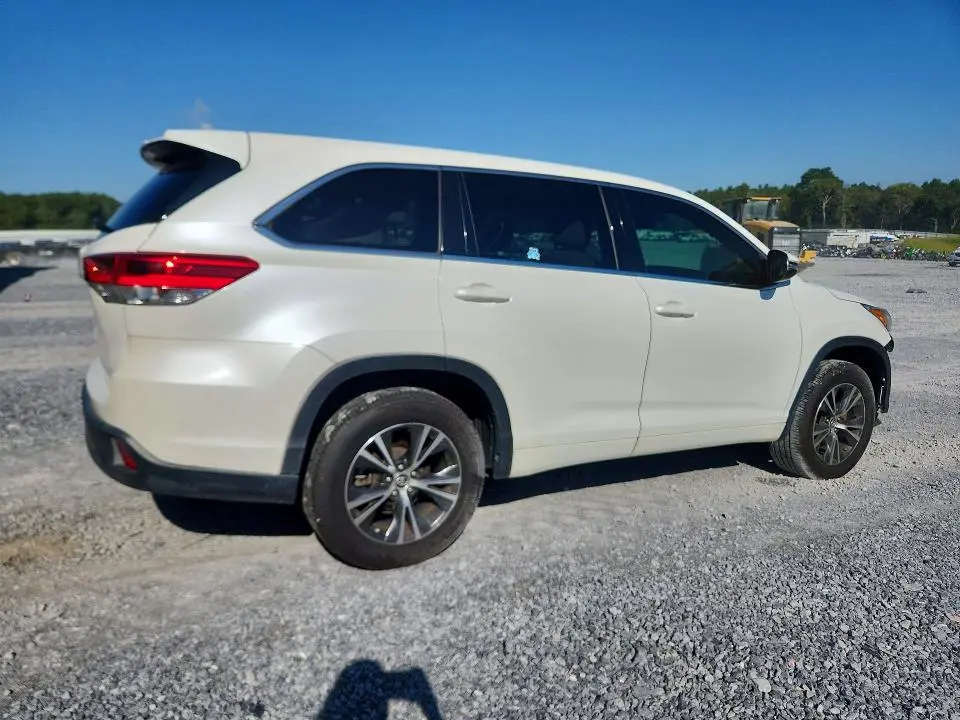 2017 TOYOTA HIGHLANDER LE  