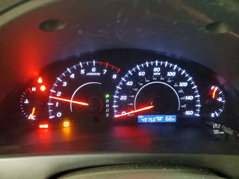 2011 TOYOTA CAMRY LE V6  