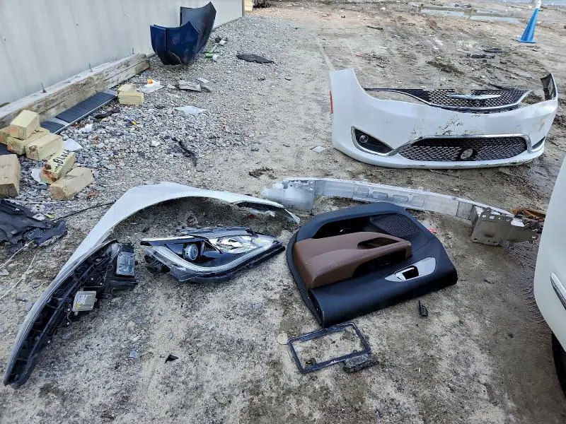 2017 CHRYSLER PACIFICA LIMITED  