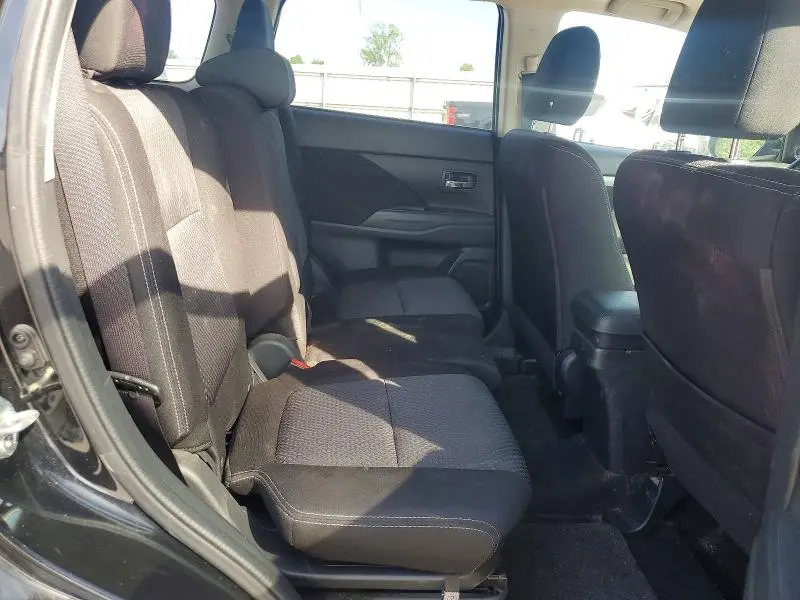 2018 MITSUBISHI OUTLANDER SE  