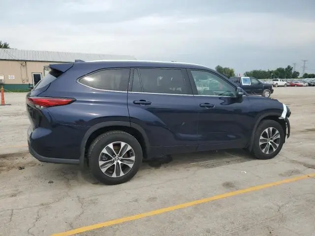 2021 TOYOTA HIGHLANDER XLE  