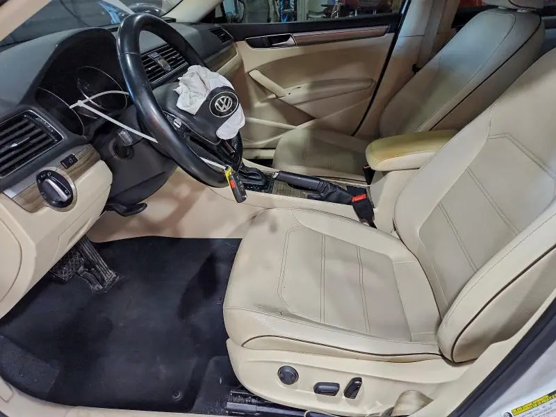 2017 VOLKSWAGEN PASSAT SE  