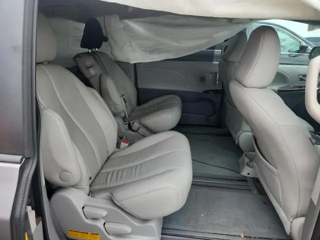 2014 TOYOTA SIENNA XLE  